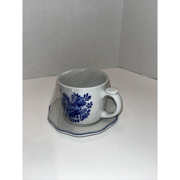 Andrea By Sadek WILLIAMSBURG Cup‎ And Saucer Floral Delft Garden - Picture 1 of 4